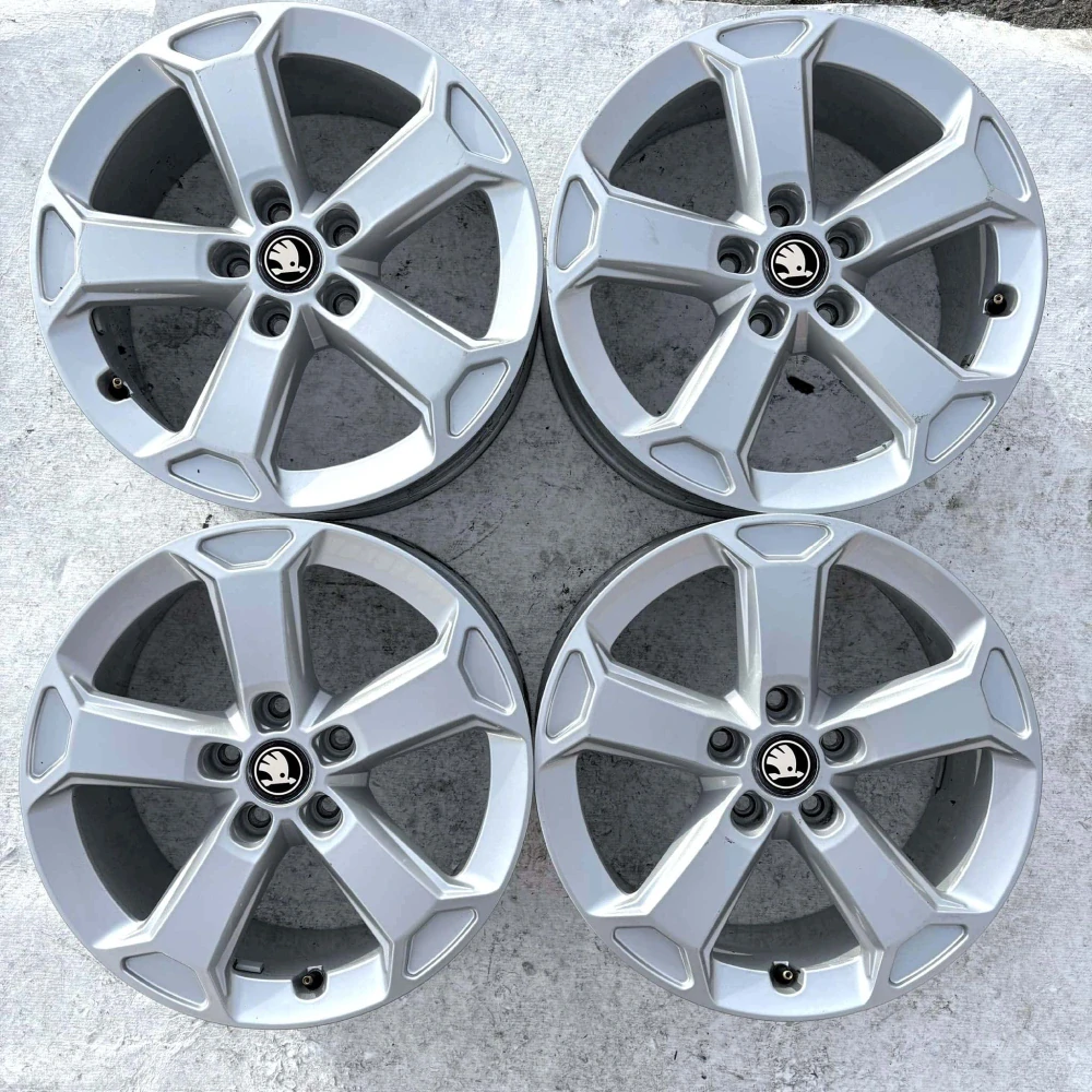 SKODA KAROQ OCTAVIA SUPERB YETI 17" 5X112 ET45