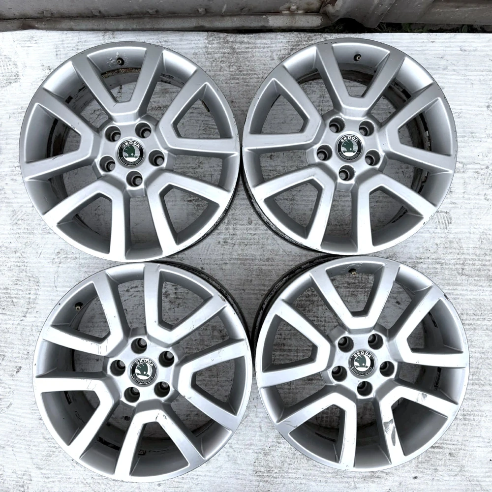 ORIGINÁLNÍ ALU SKODA OCTAVIA SUPERB KAROQ YETI 17"