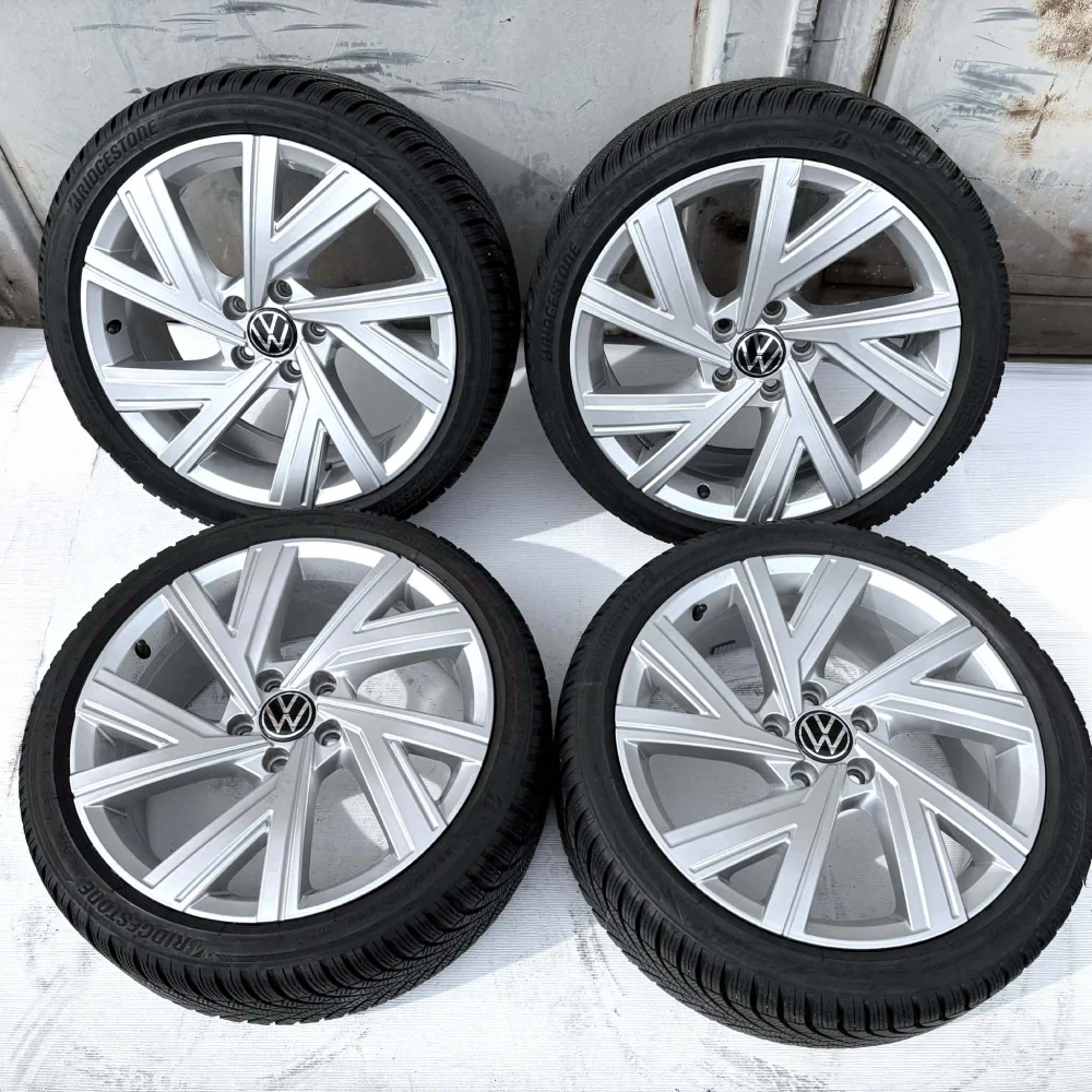 KOLA ZIMNÍ VW GOLF 225/40R18 ROK21 BRIDGESTONE