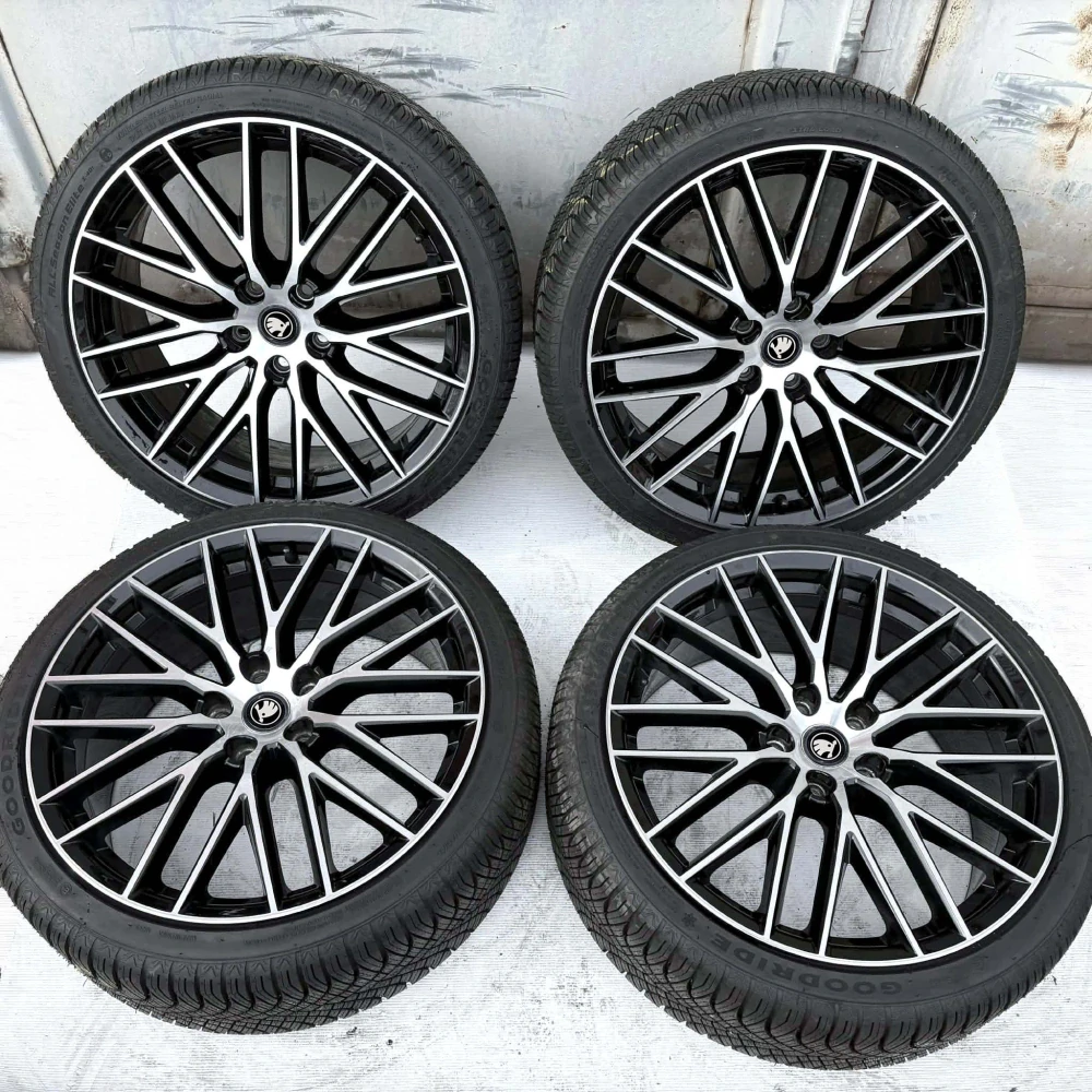 CELOROČNÍ KOLA ŠKODA OCTAVIA 235/35R19 ROK2024