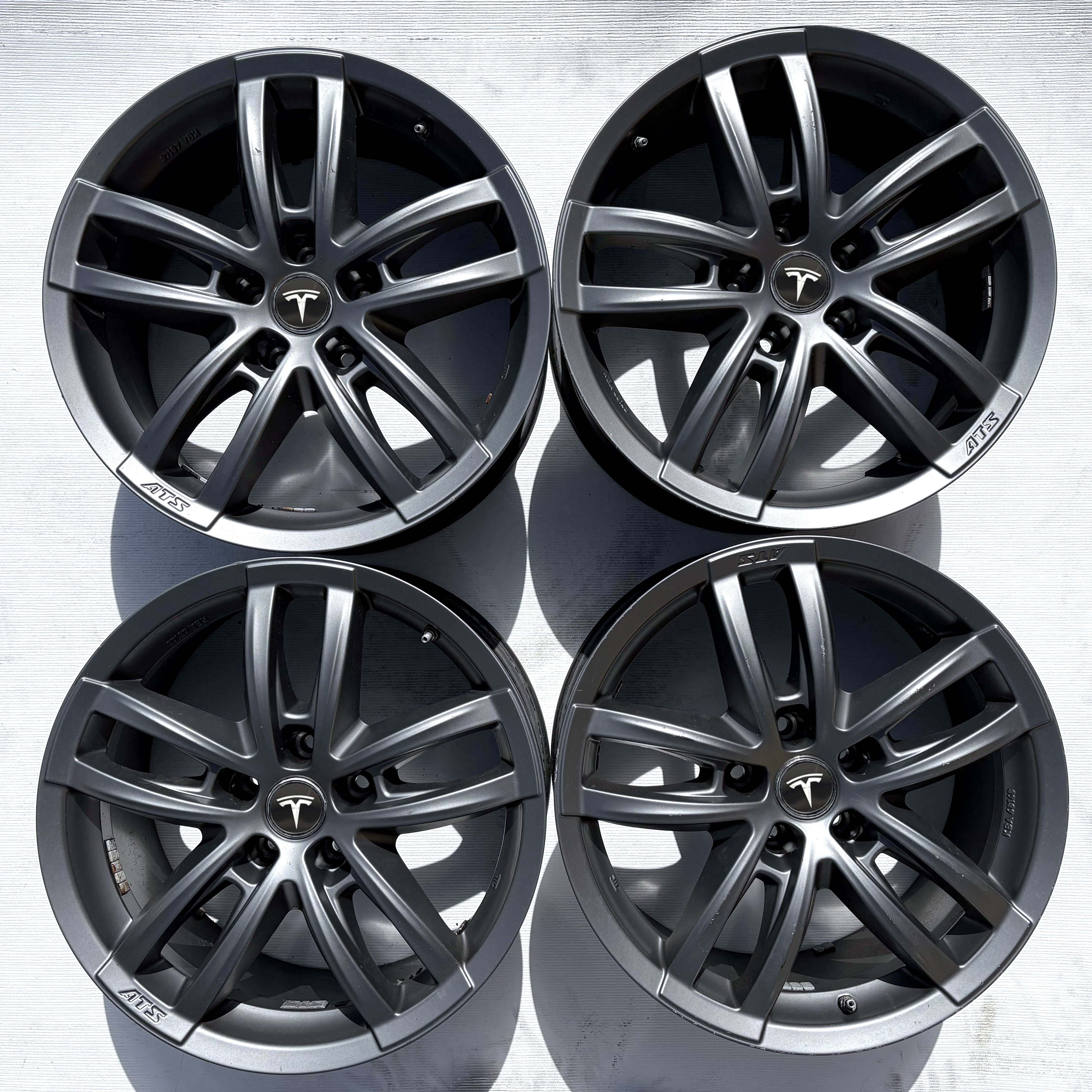 TESLA MODEL 3 5X114,3 18" 8,5J ET35