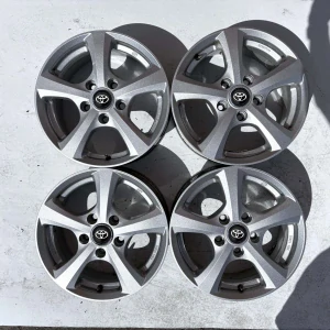 TOYOTA AURIS COROLLA 15" 6,5J 5X114,3 ET45