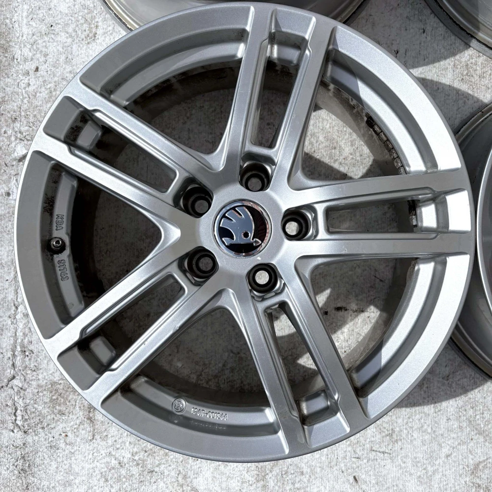ALU SKODA KODIAQ KAROQ OCTAVIA SUPERB YETI 17" 5X112 ET40