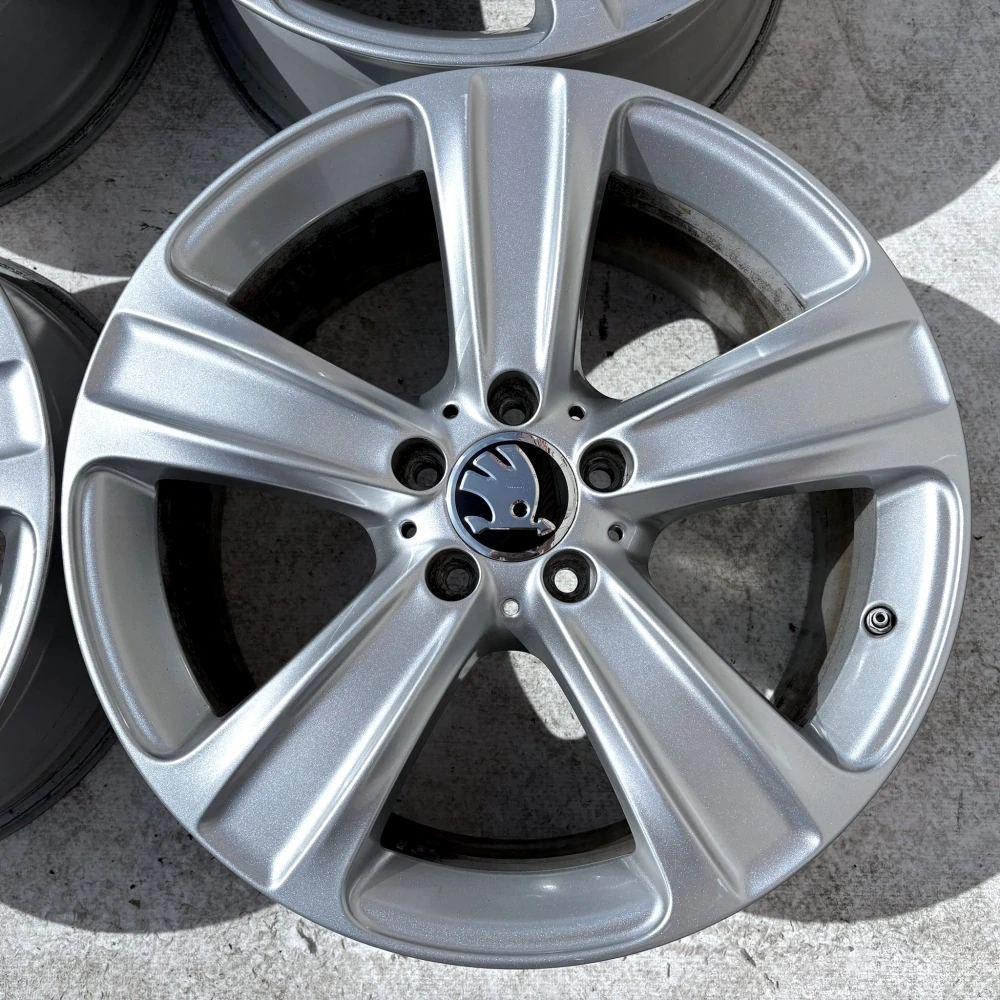 SKODA SUPERB OCTAVIA KAROQ YETI 18" 5X112 ET38
