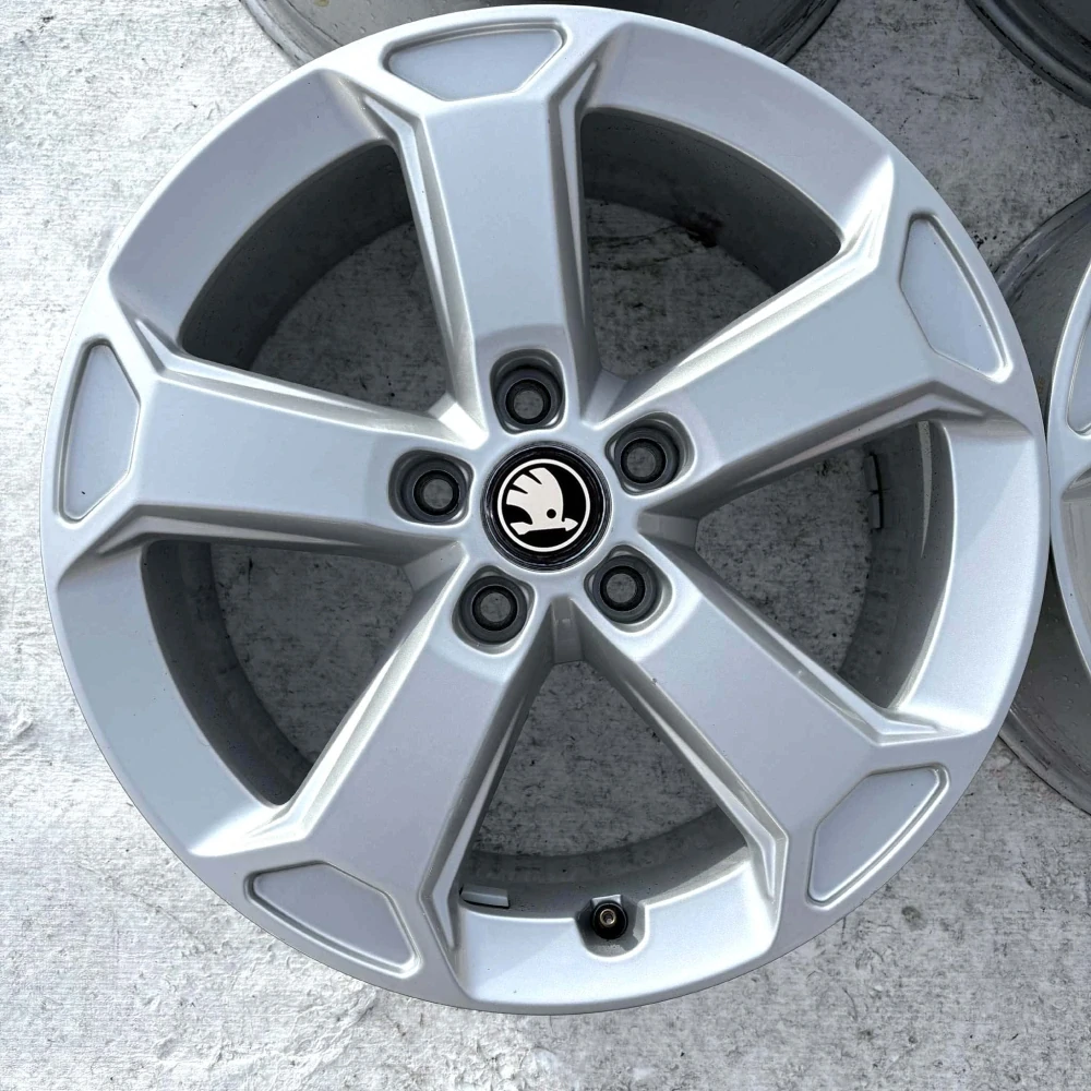 SKODA KAROQ OCTAVIA SUPERB YETI 17" 5X112 ET45