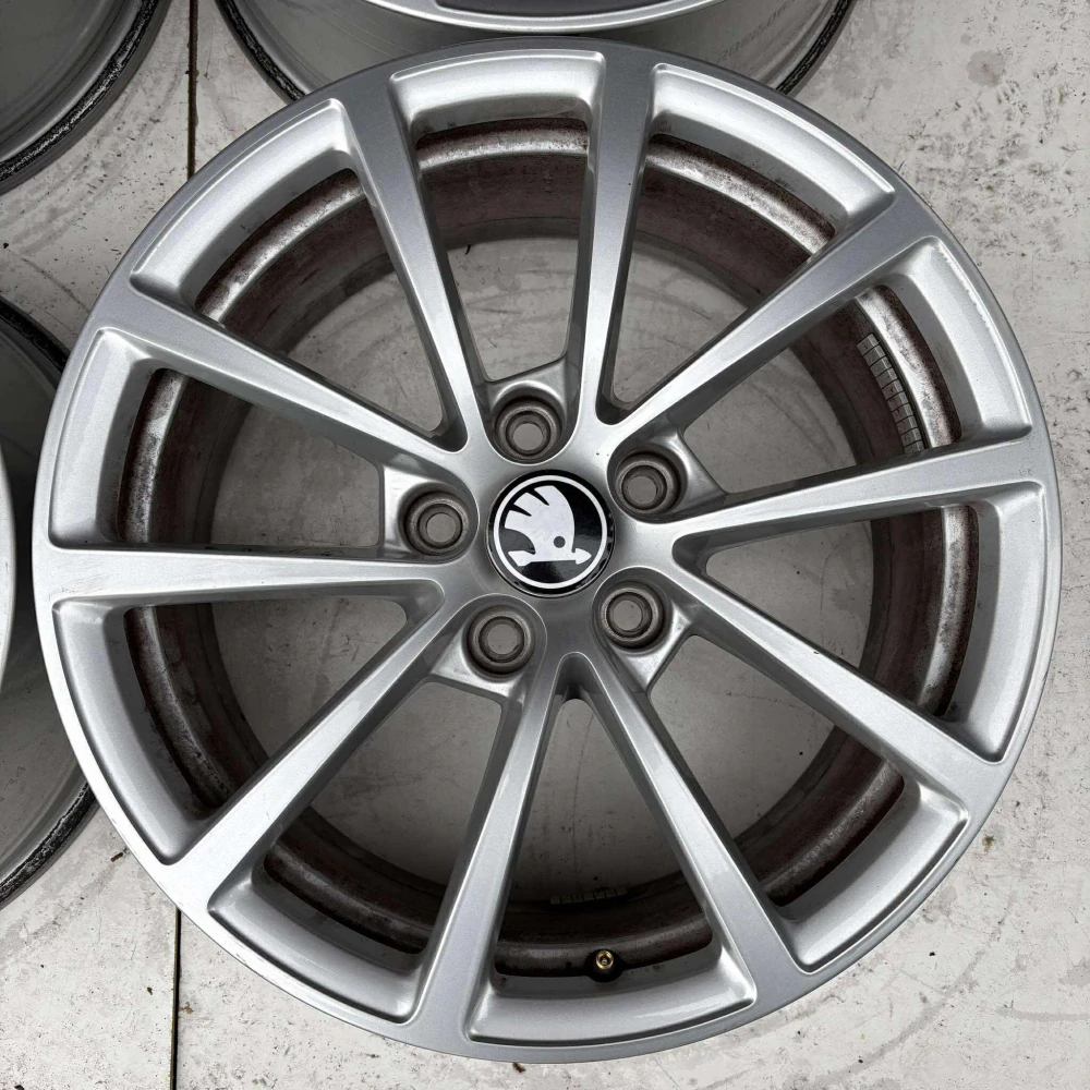 ŠKODA OCTAVIA KAROQ SUPERB 17"