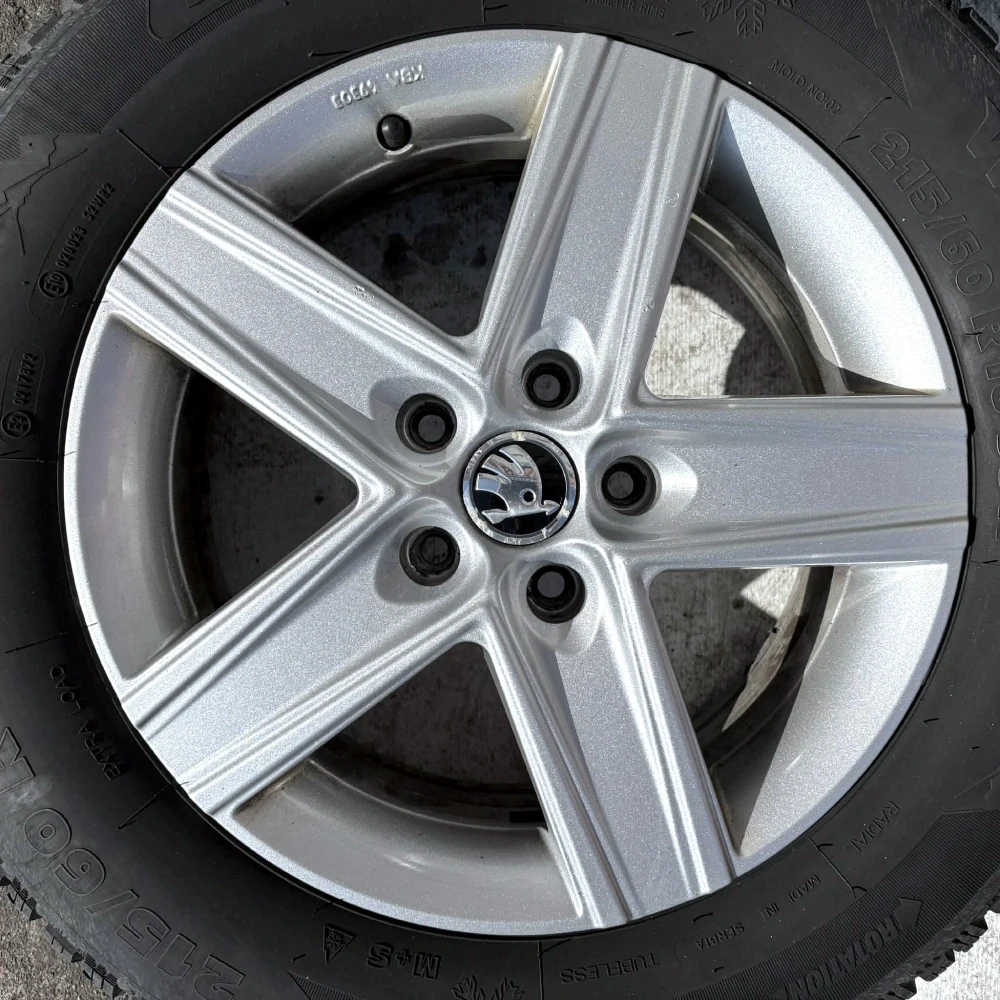 KOLA ZIMNÍ SKODA SUPERB 215/60R16