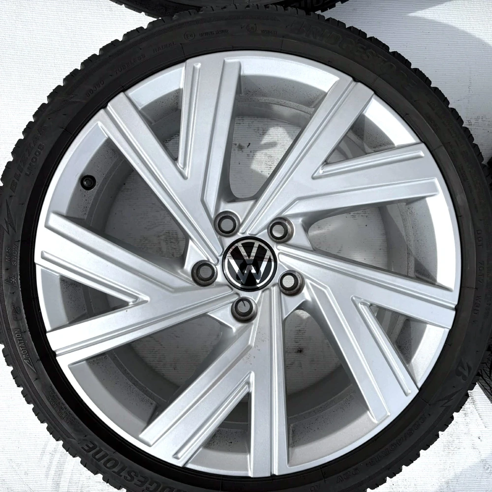 KOLA ZIMNÍ VW GOLF 225/40R18 ROK21 BRIDGESTONE