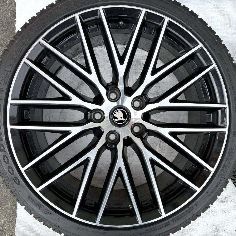 CELOROČNÍ KOLA ŠKODA OCTAVIA 235/35R19 ROK2024