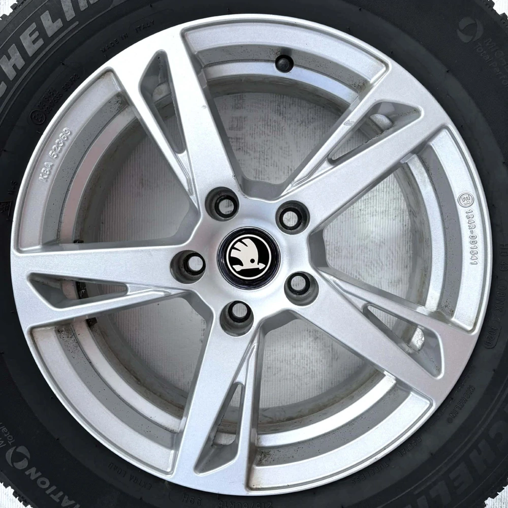 KOLA ZIMNÍ SKODA SUPERB 215/60R16 MICHELIN