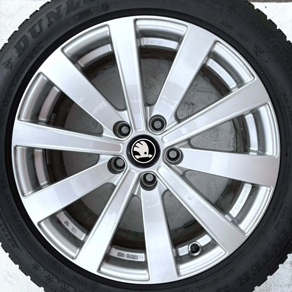 KOLA ZIMNÍ SKODA YETI OCTAVIA IV 225/50R17 DUNLOP