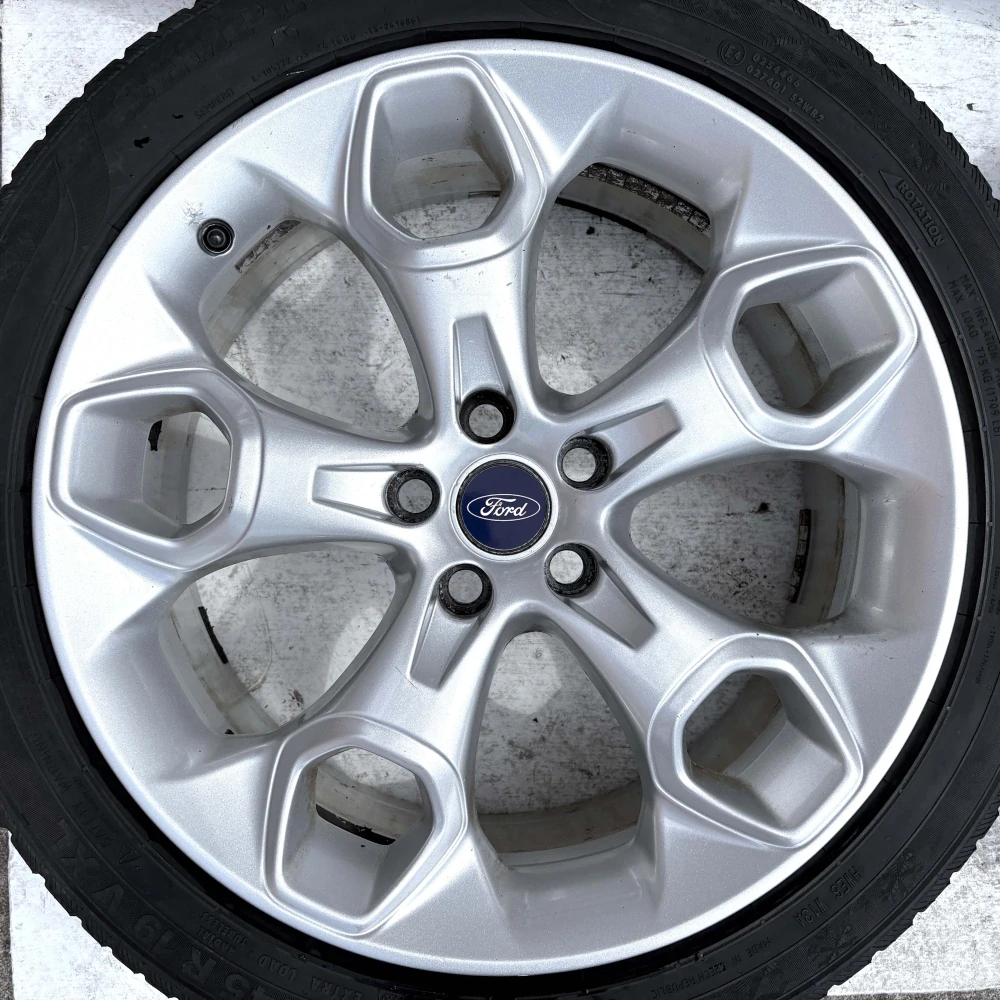 ZIMNÍ KOLA FORD KUGA I II 235/45R19 SEMPERIT 2021