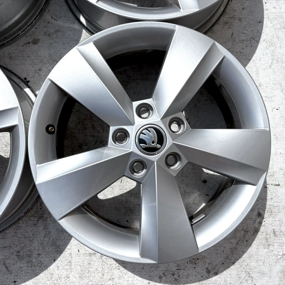 ORIGINÁLNÍ ALU SKODA KAROQ 16" 6J 5X112 ET43