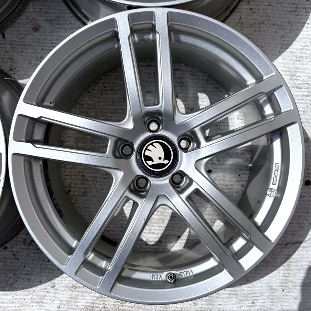 SKODA SUPERB OCTAVIA KAROQ YETI 18" 5X112 ET38