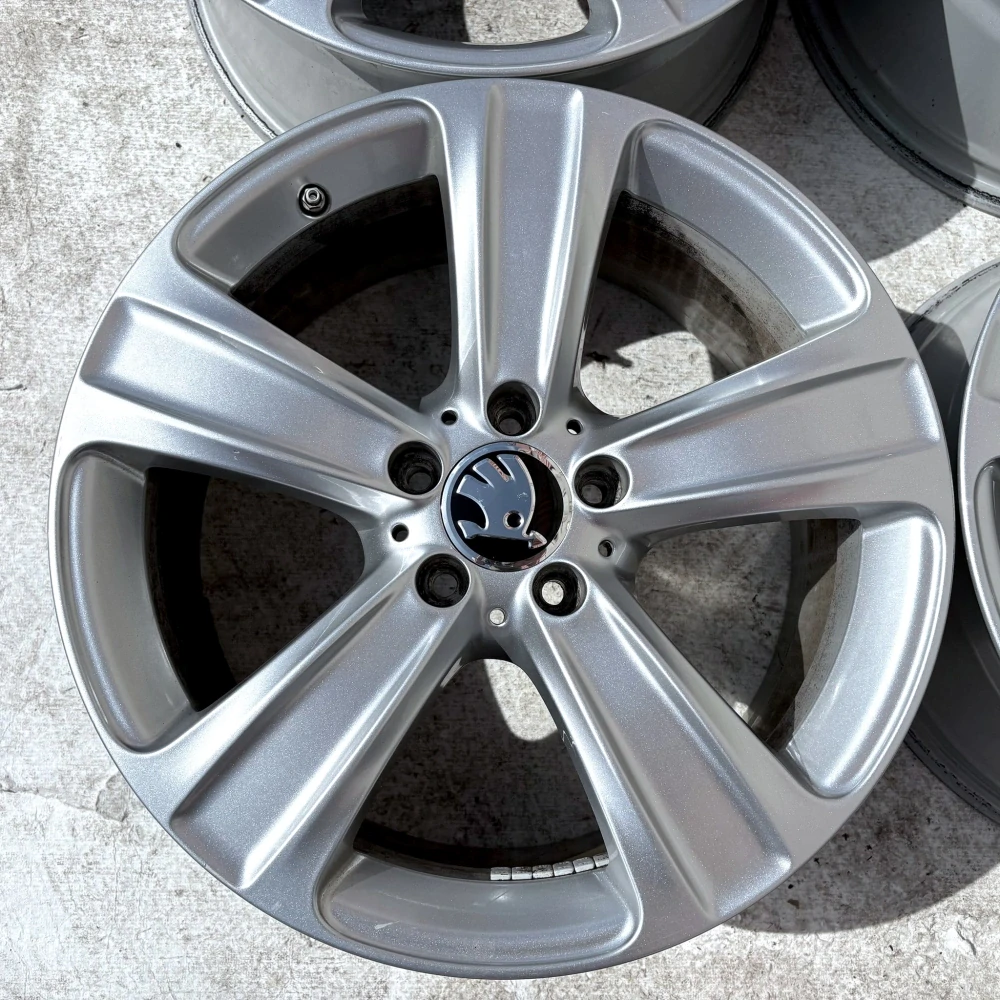 SKODA SUPERB OCTAVIA KAROQ YETI 18" 5X112 ET38