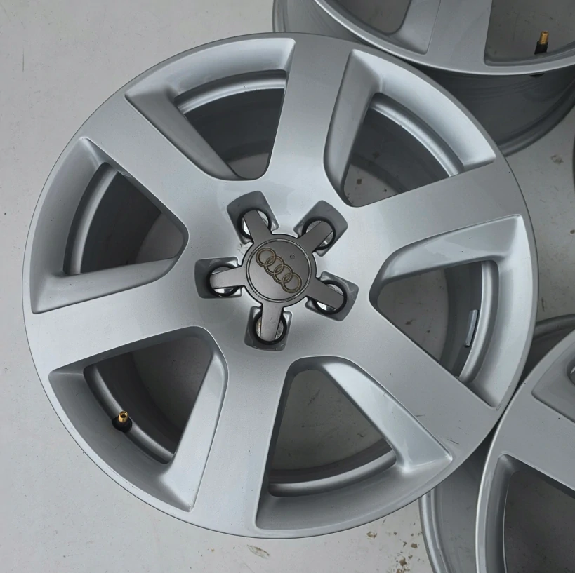 AUDI A4 B6 B7 B8 B9 A6 C6 C7 Q3 17'' ET39