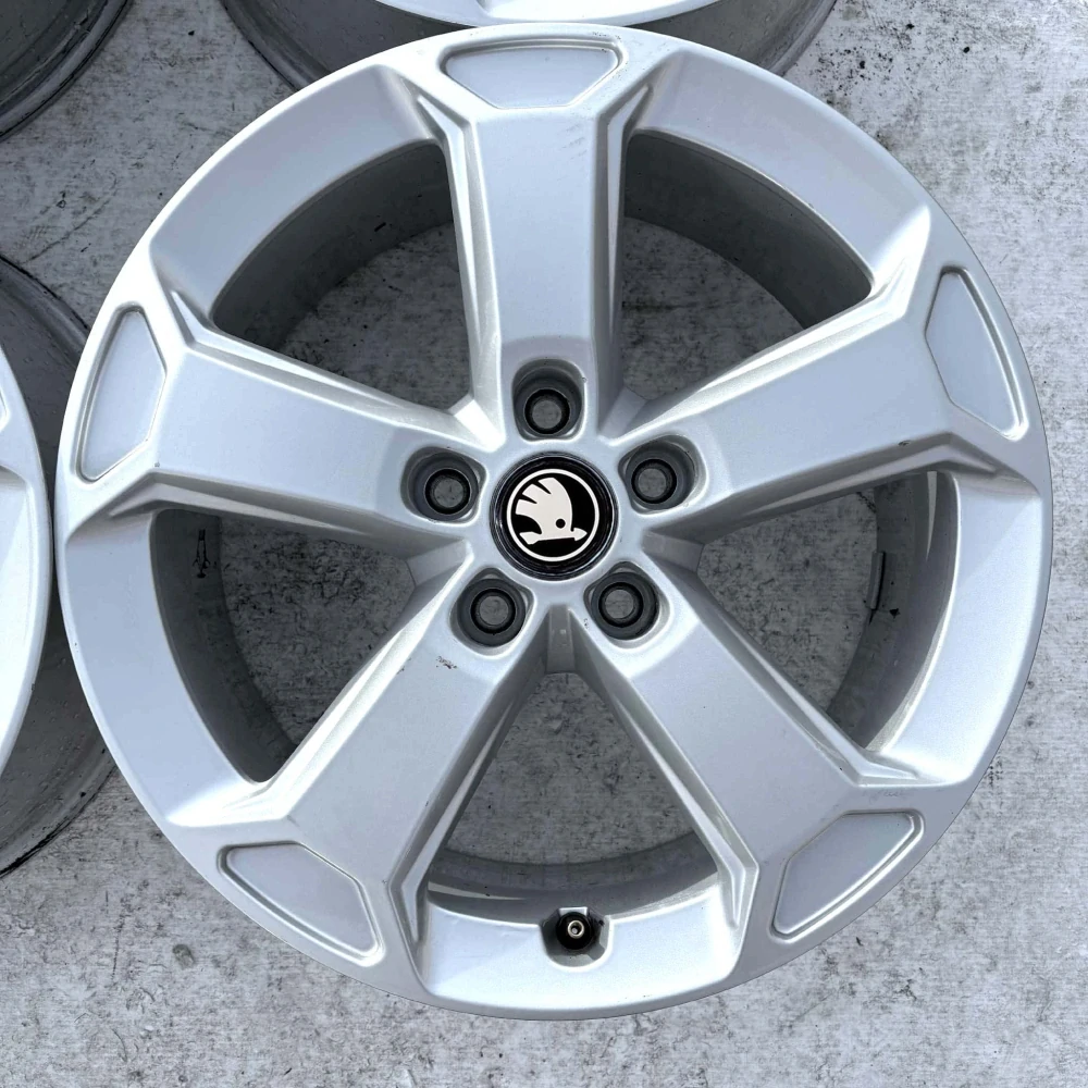 SKODA KAROQ OCTAVIA SUPERB YETI 17" 5X112 ET45