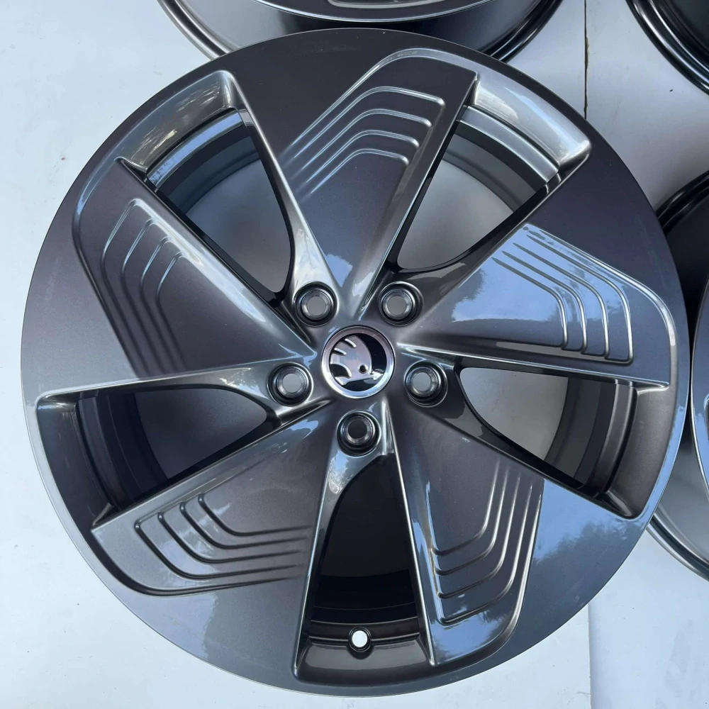 ŠKODA OCTAVIA KAROQ 18" NOVÉ