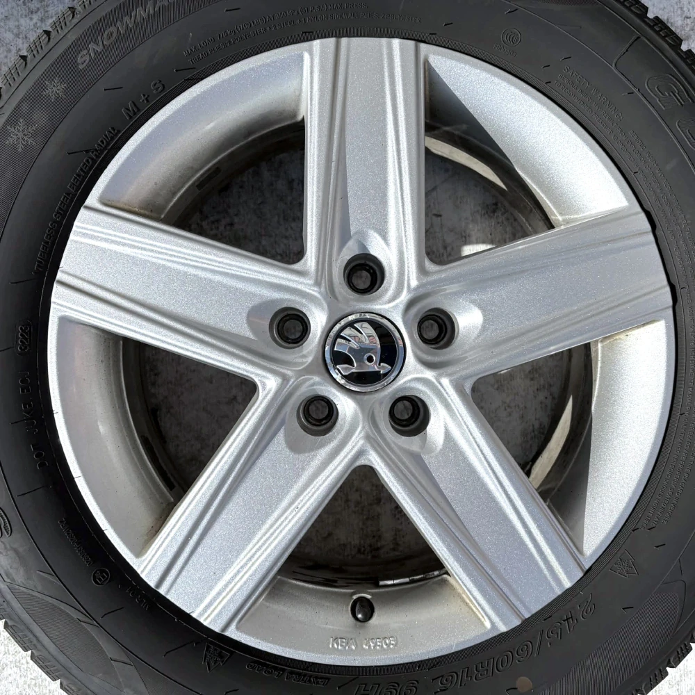 KOLA ZIMNÍ SKODA SUPERB 215/60R16