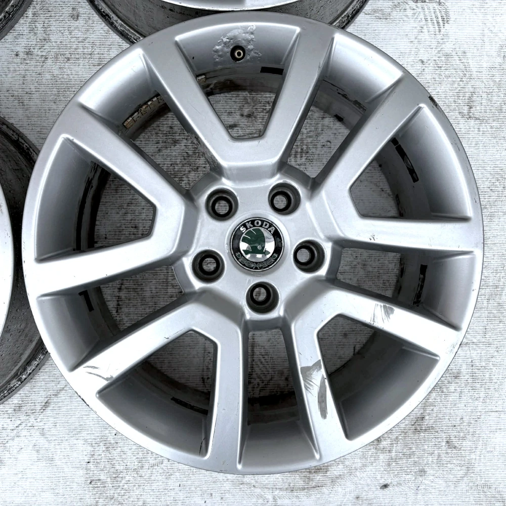 ORIGINÁLNÍ ALU SKODA OCTAVIA SUPERB KAROQ YETI 17"