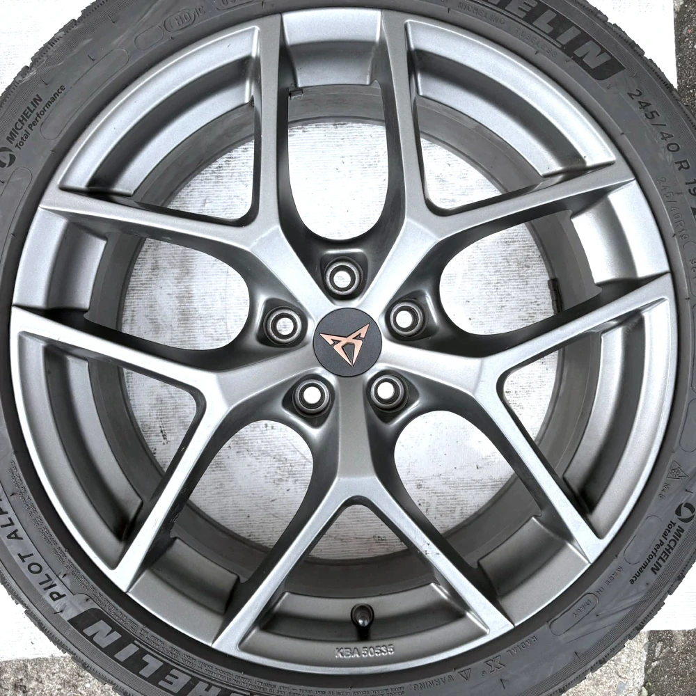 KOLA CUPRA FORMENTOR ATECA 245/40R19 MICHELIN