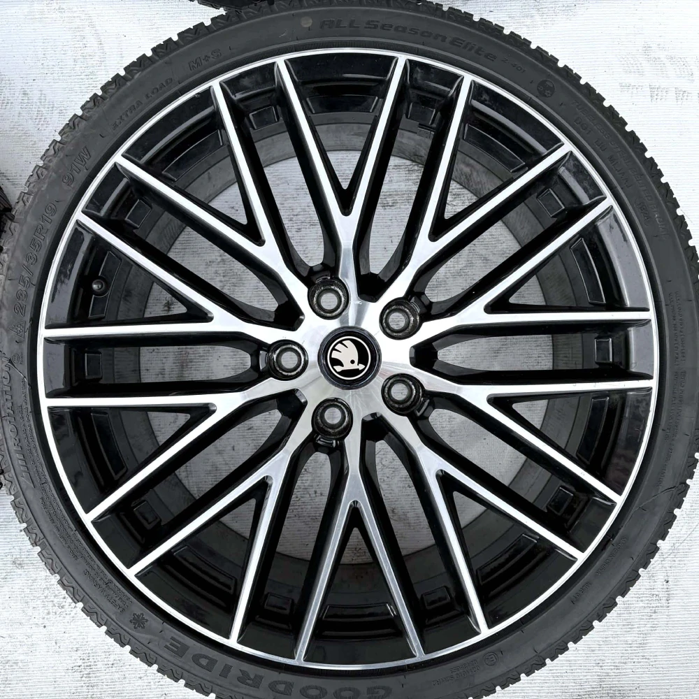 CELOROČNÍ KOLA ŠKODA OCTAVIA 235/35R19 ROK2024