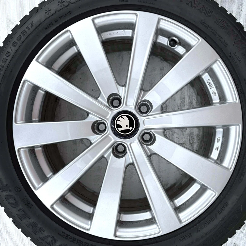 KOLA ZIMNÍ SKODA YETI OCTAVIA IV 225/50R17 DUNLOP
