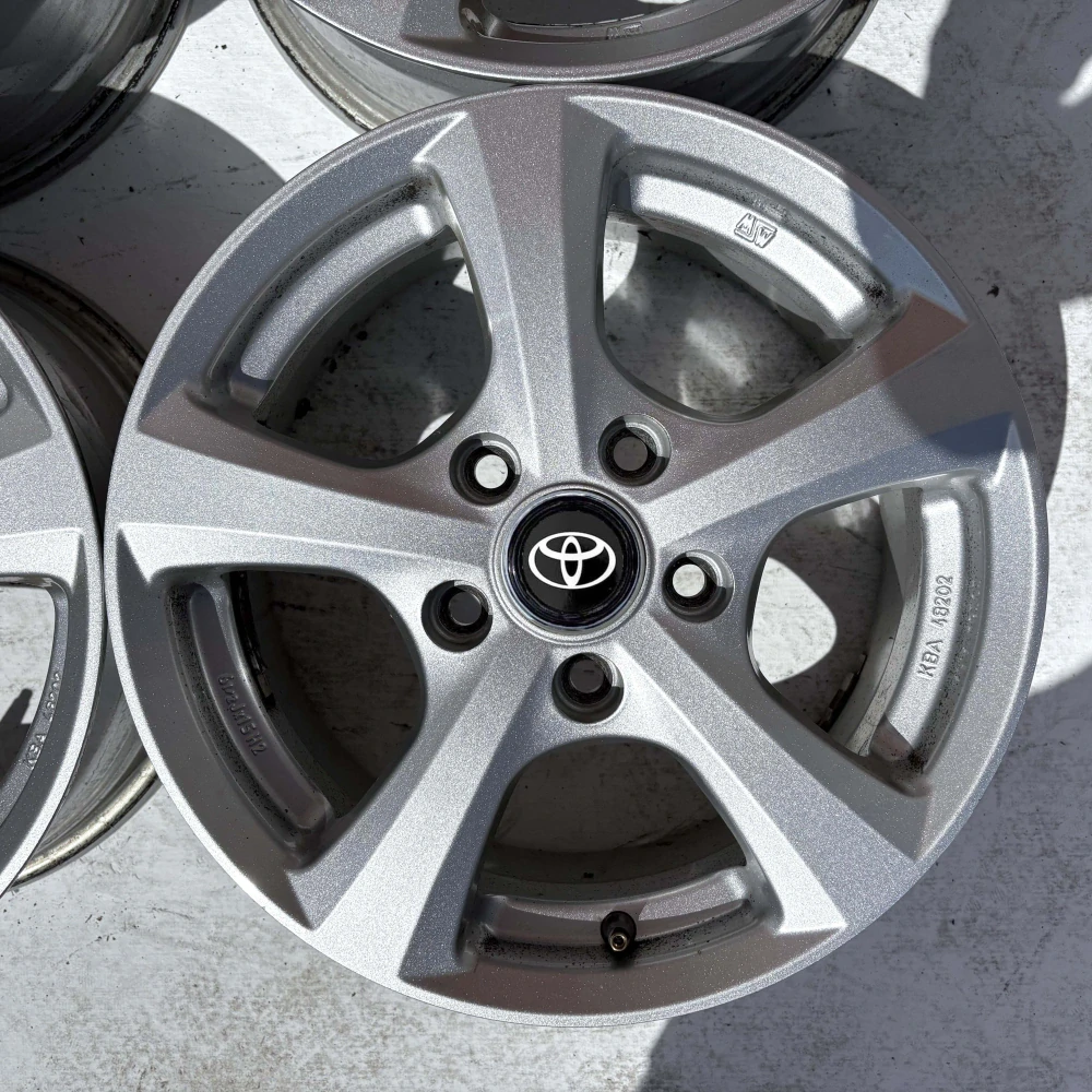 TOYOTA AURIS COROLLA 15" 6,5J 5X114,3 ET45