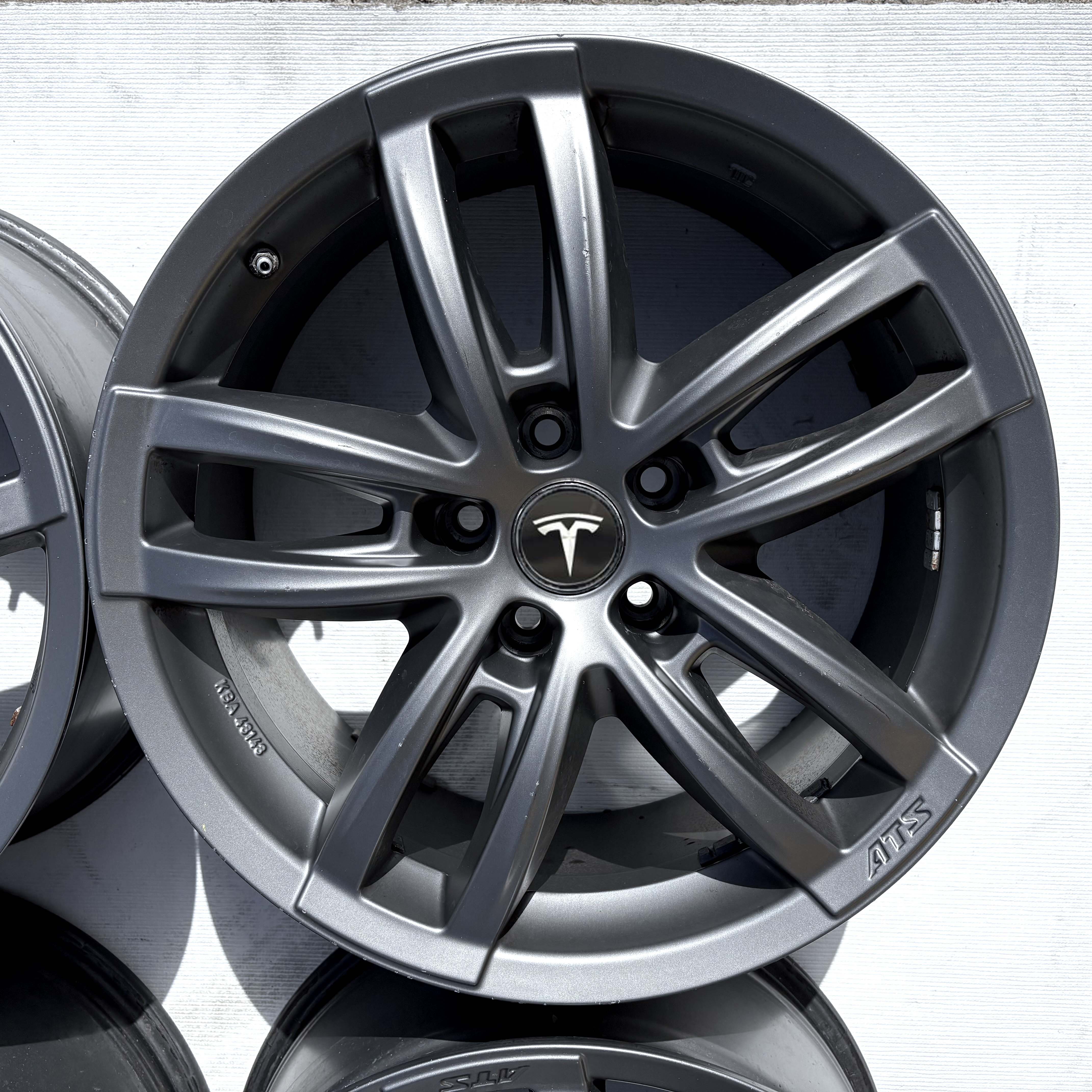 TESLA MODEL 3 5X114,3 18" 8,5J ET35