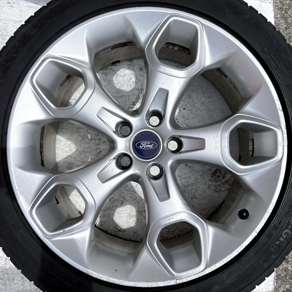 ZIMNÍ KOLA FORD KUGA I II 235/45R19 SEMPERIT 2021