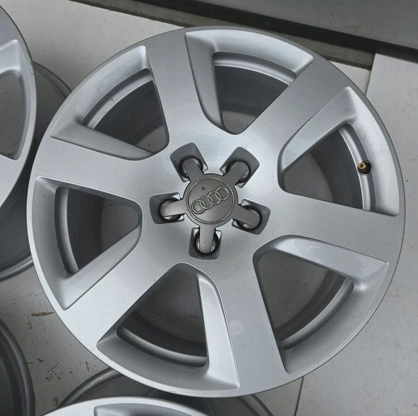 AUDI A4 B6 B7 B8 B9 A6 C6 C7 Q3 17'' ET39