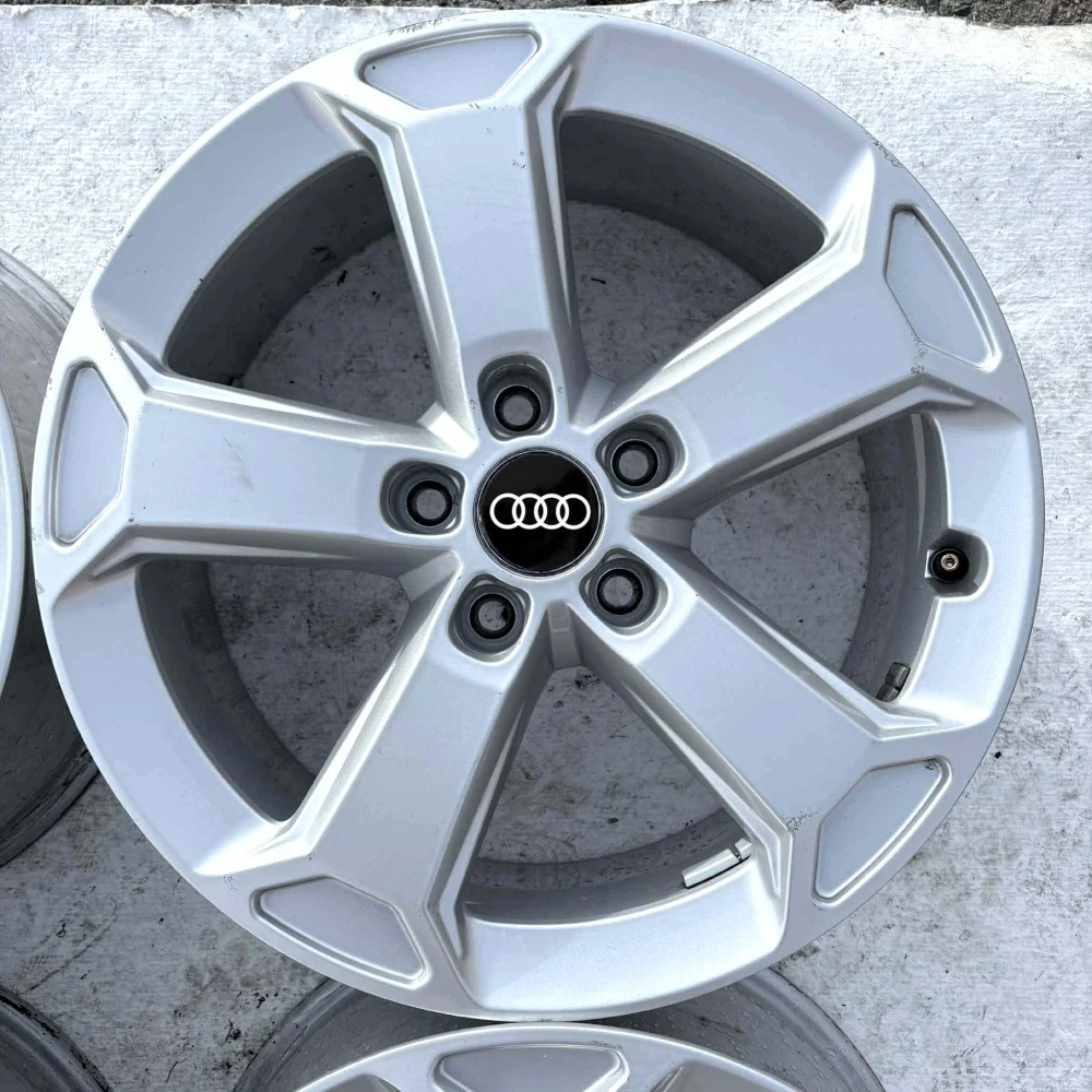 AUDI A4 B6 B7 B8 B9 Q3 Q2 A6 C5 C6 17" ET45