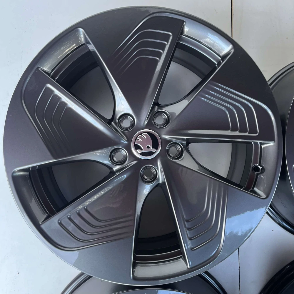 ŠKODA OCTAVIA KAROQ 18" NOVÉ