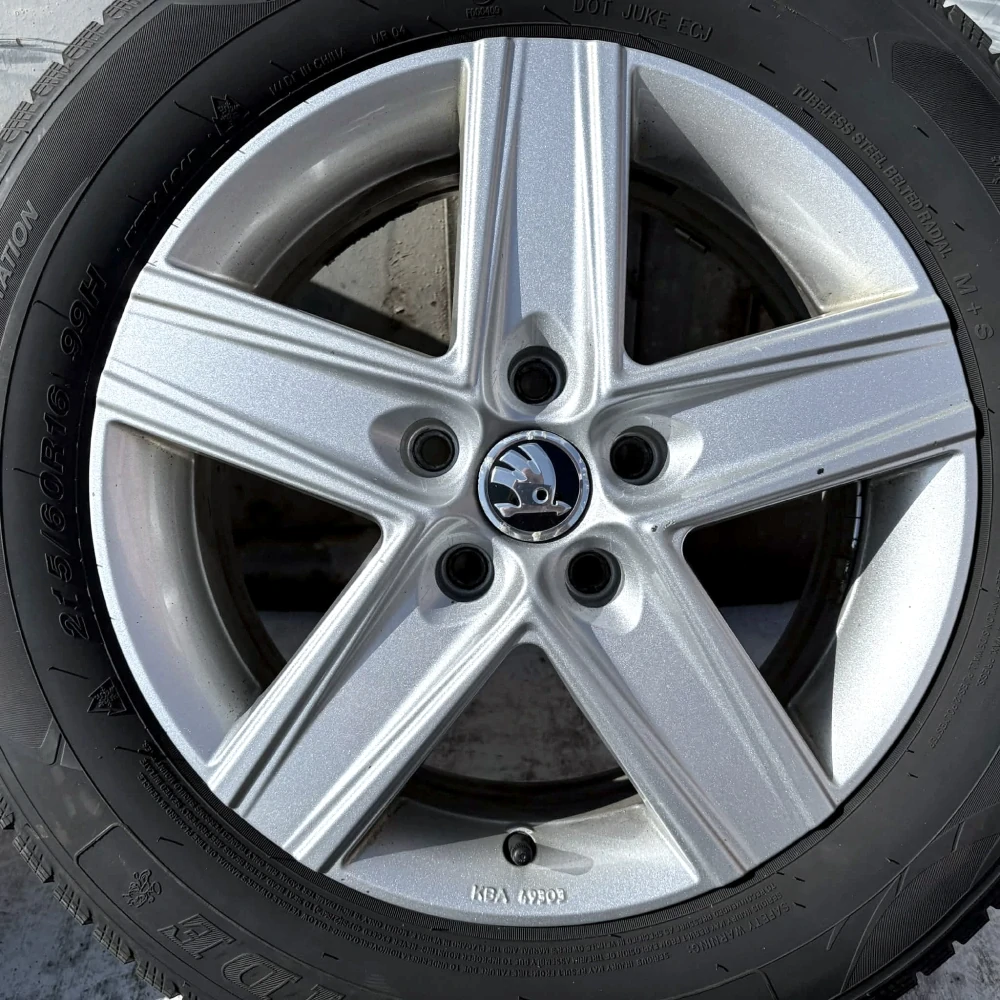 KOLA ZIMNÍ SKODA SUPERB 215/60R16