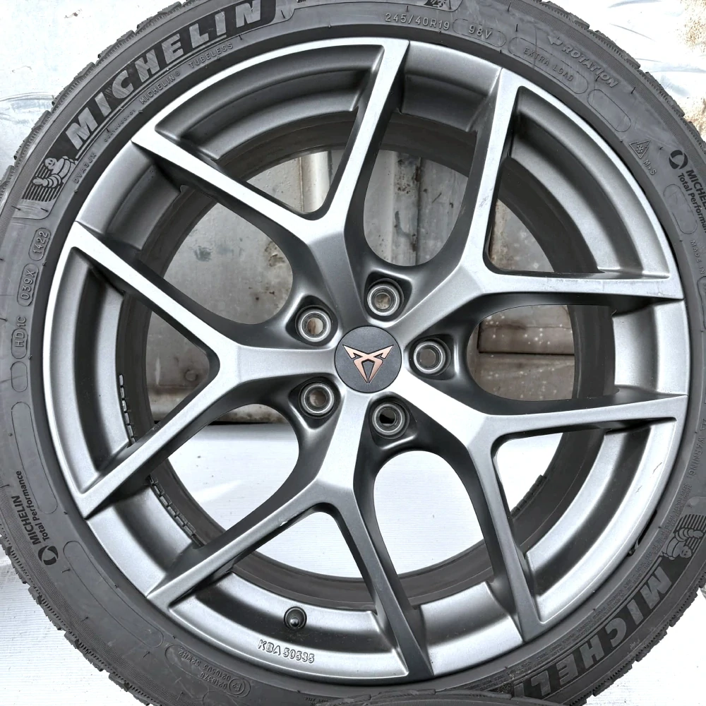 KOLA CUPRA FORMENTOR ATECA 245/40R19 MICHELIN