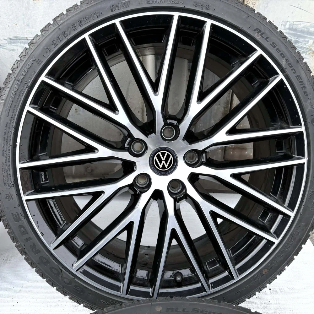 CELOROČNÍ KOLA VW GOLF 235/35R19 ROK 2024