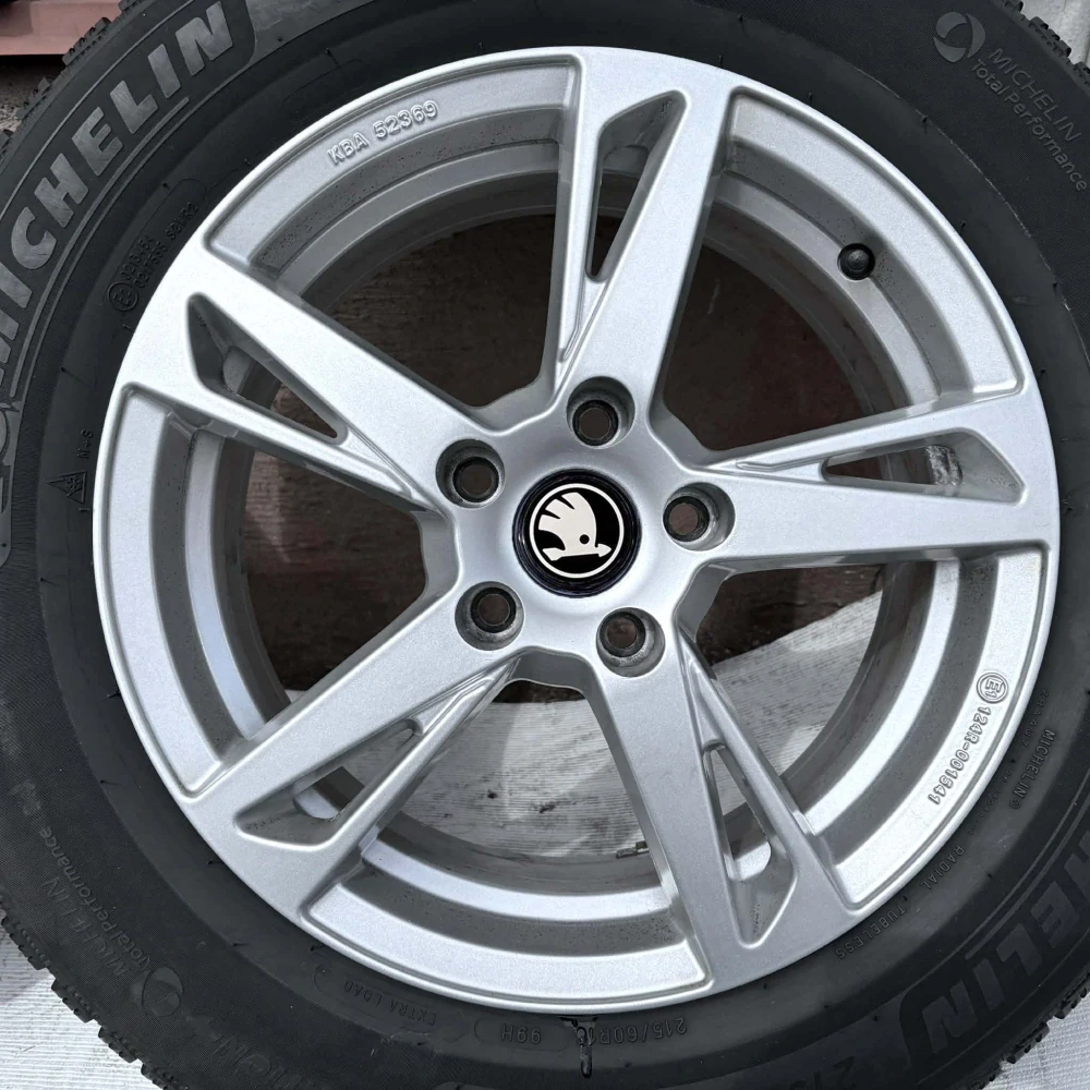 KOLA ZIMNÍ SKODA SUPERB 215/60R16 MICHELIN