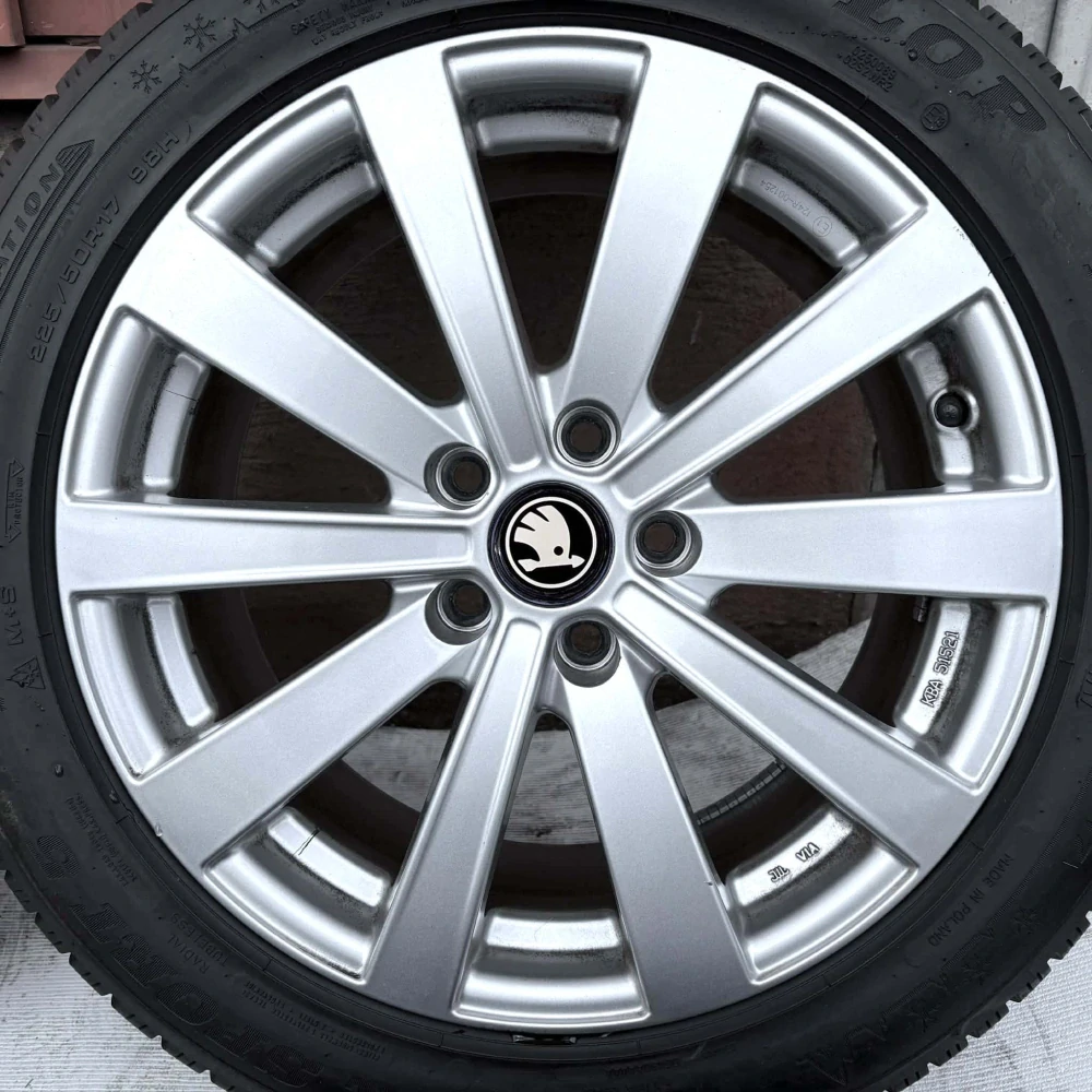 KOLA ZIMNÍ SKODA YETI OCTAVIA IV 225/50R17 DUNLOP