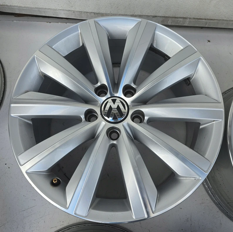 VW PASSAT GOLF CADDY TOURAN 17'' ET47