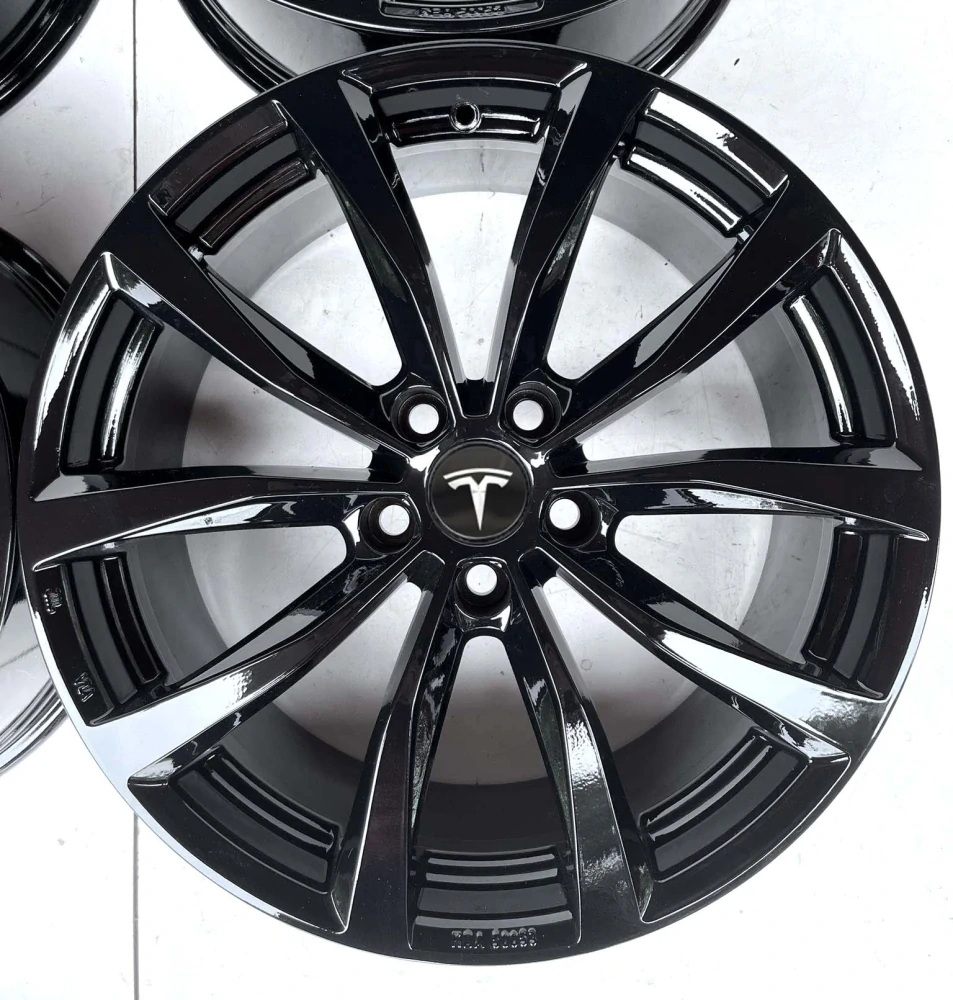 TESLA MODEL 3 5X114,3 19" ET40