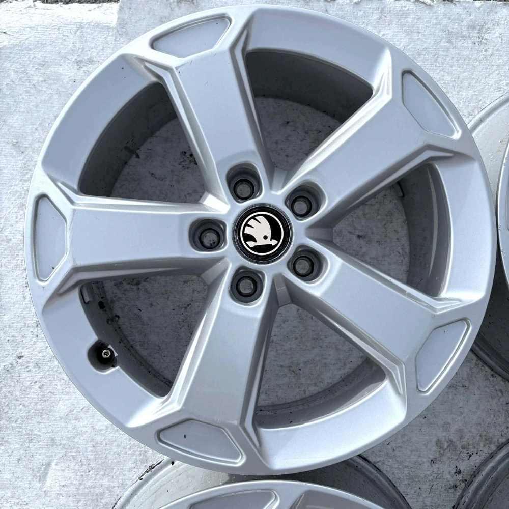 SKODA KAROQ OCTAVIA SUPERB YETI 17" 5X112 ET45