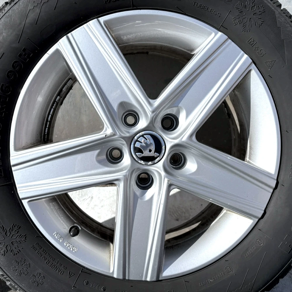 KOLA ZIMNÍ SKODA SUPERB 215/60R16