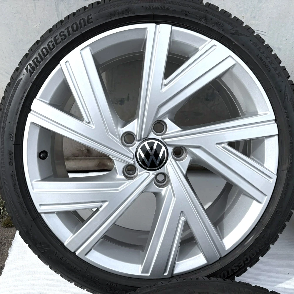 KOLA ZIMNÍ VW GOLF 225/40R18 ROK21 BRIDGESTONE