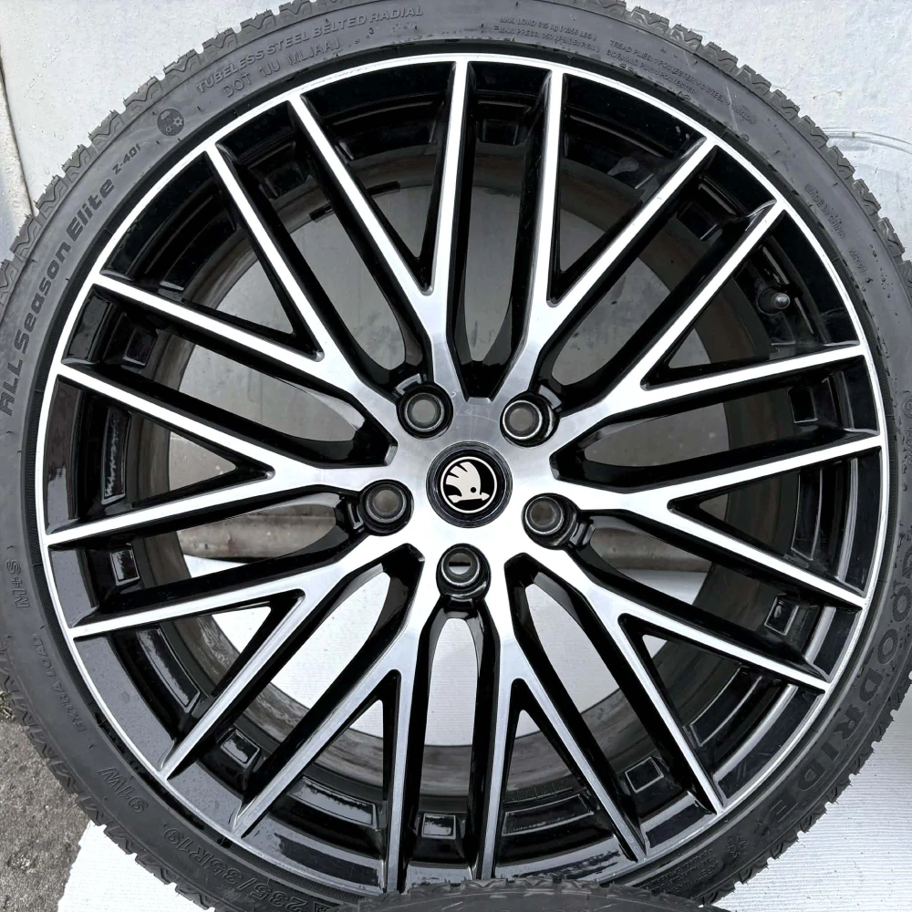 CELOROČNÍ KOLA ŠKODA OCTAVIA 235/35R19 ROK2024
