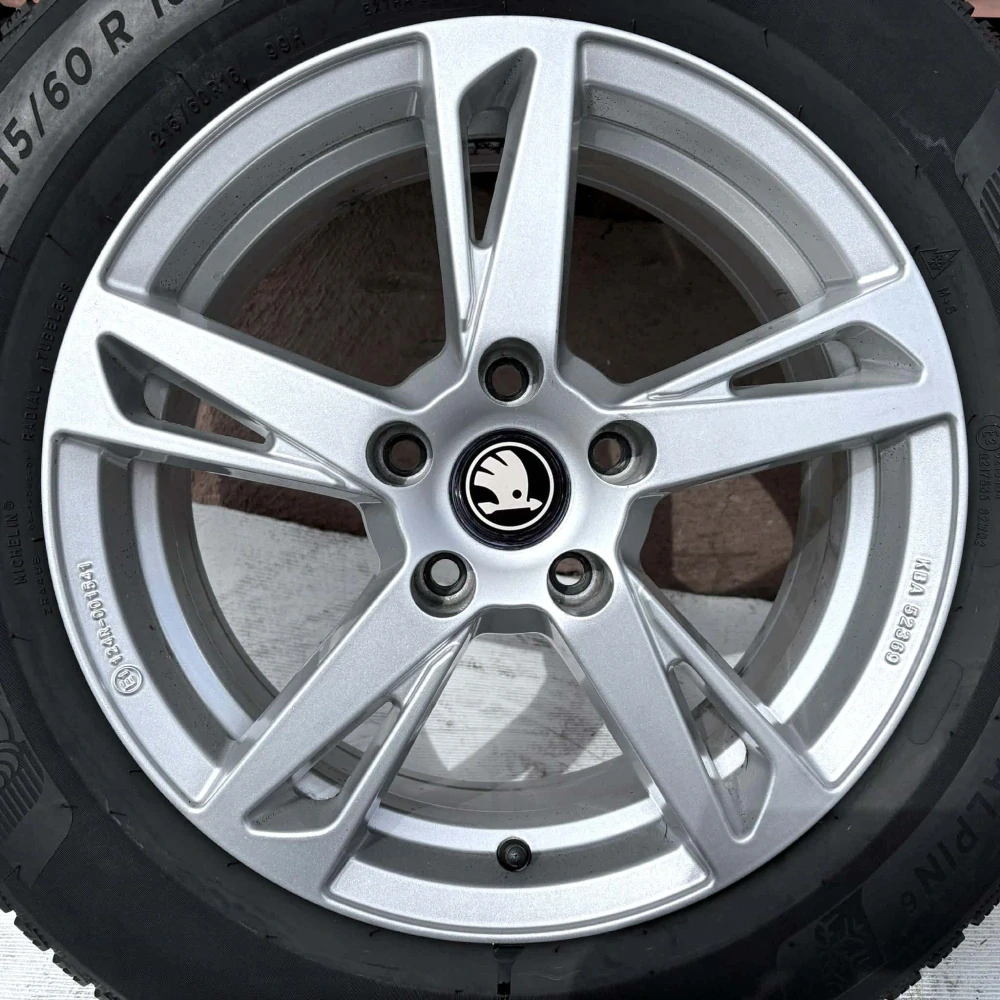 KOLA ZIMNÍ SKODA SUPERB 215/60R16 MICHELIN