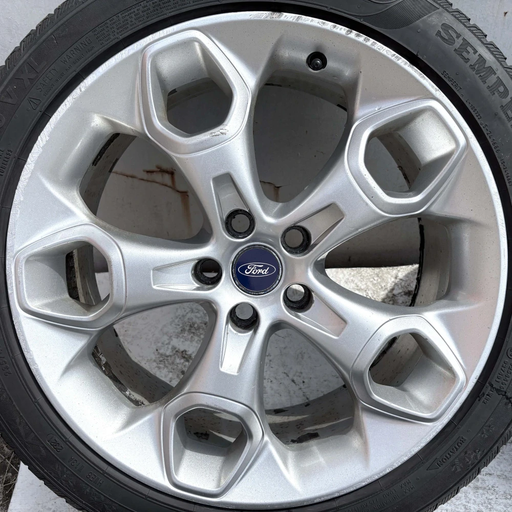 ZIMNÍ KOLA FORD KUGA I II 235/45R19 SEMPERIT 2021