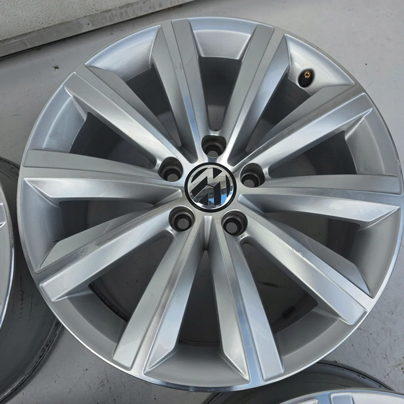 VW PASSAT GOLF CADDY TOURAN 17'' ET47