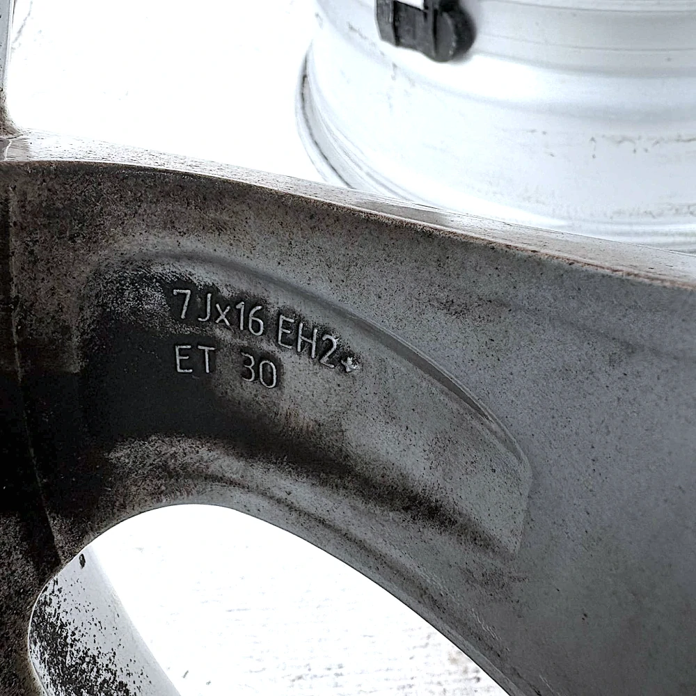BMW 3 E46 F30 F31 F32 4 F34 16" 5X120 ET30