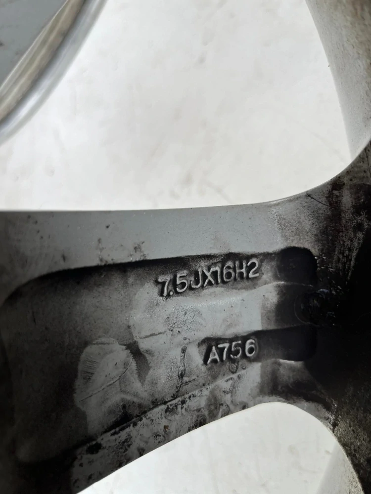 BMW E60 E61 E31 16" 5X120