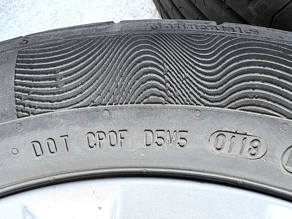 KOLA LETNÍ VW GOLF CADDY TOURAN 205/55R16 Conti